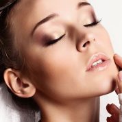 Tips for Long-Lasting Wedding Makeup in Hot Weather